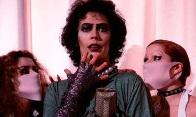 Tim Curry terminou de gravar um ultimo filme antes.webp