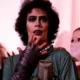 Tim Curry terminou de gravar um ultimo filme antes.webp