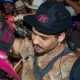 Ze Felipe surpreende em Barretos com galo no ombro.webp