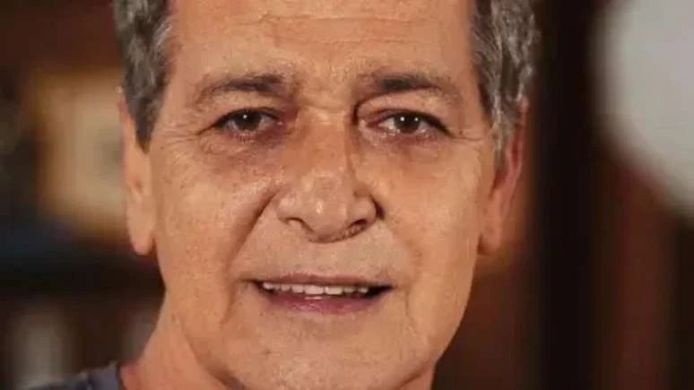 Amigos e familiares choram muito em velorio de Gracindo.webp