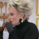 Ana Maria Braga faz brincadeira com lanche de 22 cm