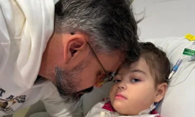 Apos 2 semanas de internacao filhos de Cazarre visitam.webp