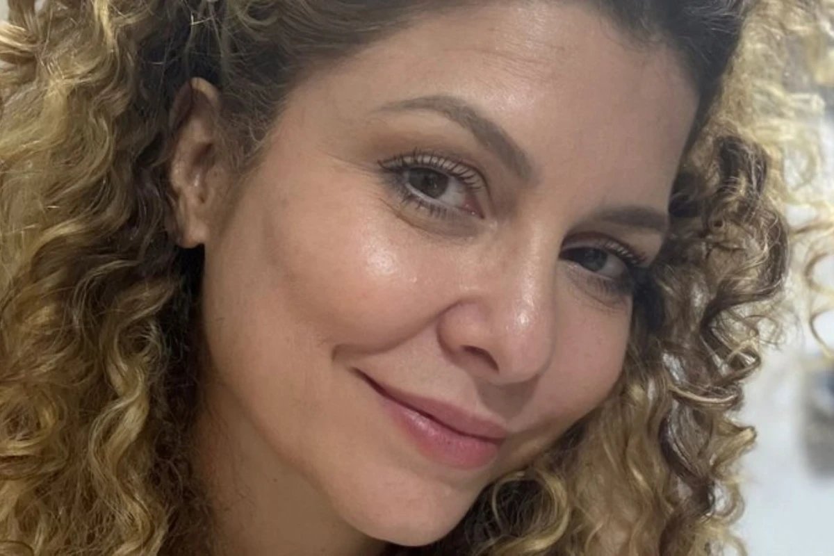 Apos fim com Iran Malfitano Barbara Borges aparece sozinha e