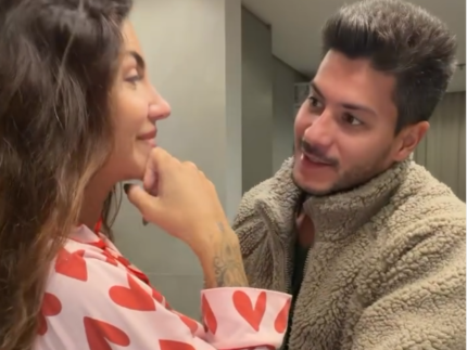 Arthur Aguiar e Jheny Santucci mostram momento em que descobriram