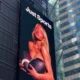 Campanha polemica de Sydney Sweeney gera reacoes na Times.webp