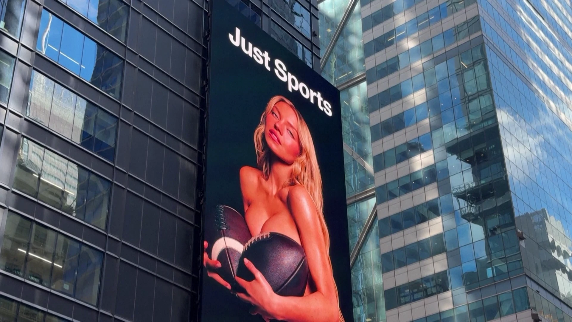 Campanha polemica de Sydney Sweeney gera reacoes na Times.webp