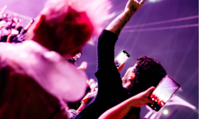 Casal famoso deixa area VIP do Rock in Rio apos