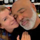 Esposa de Rick deixa os EUA e retorna ao.webp