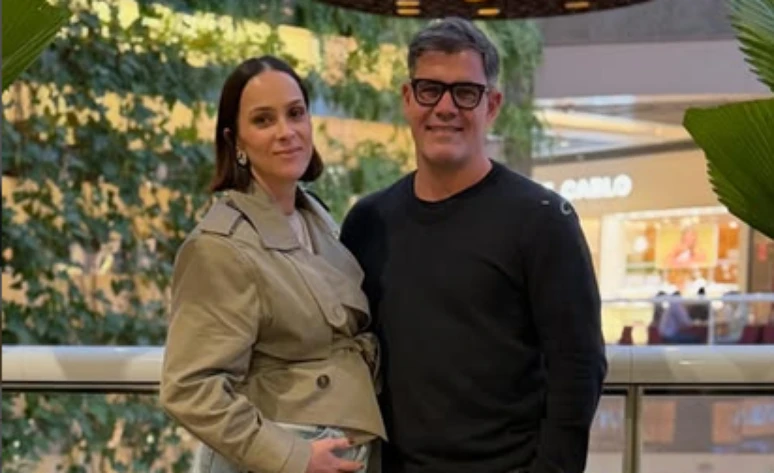 Juliano Cazarre e esposa anunciam a espera de mais.webp