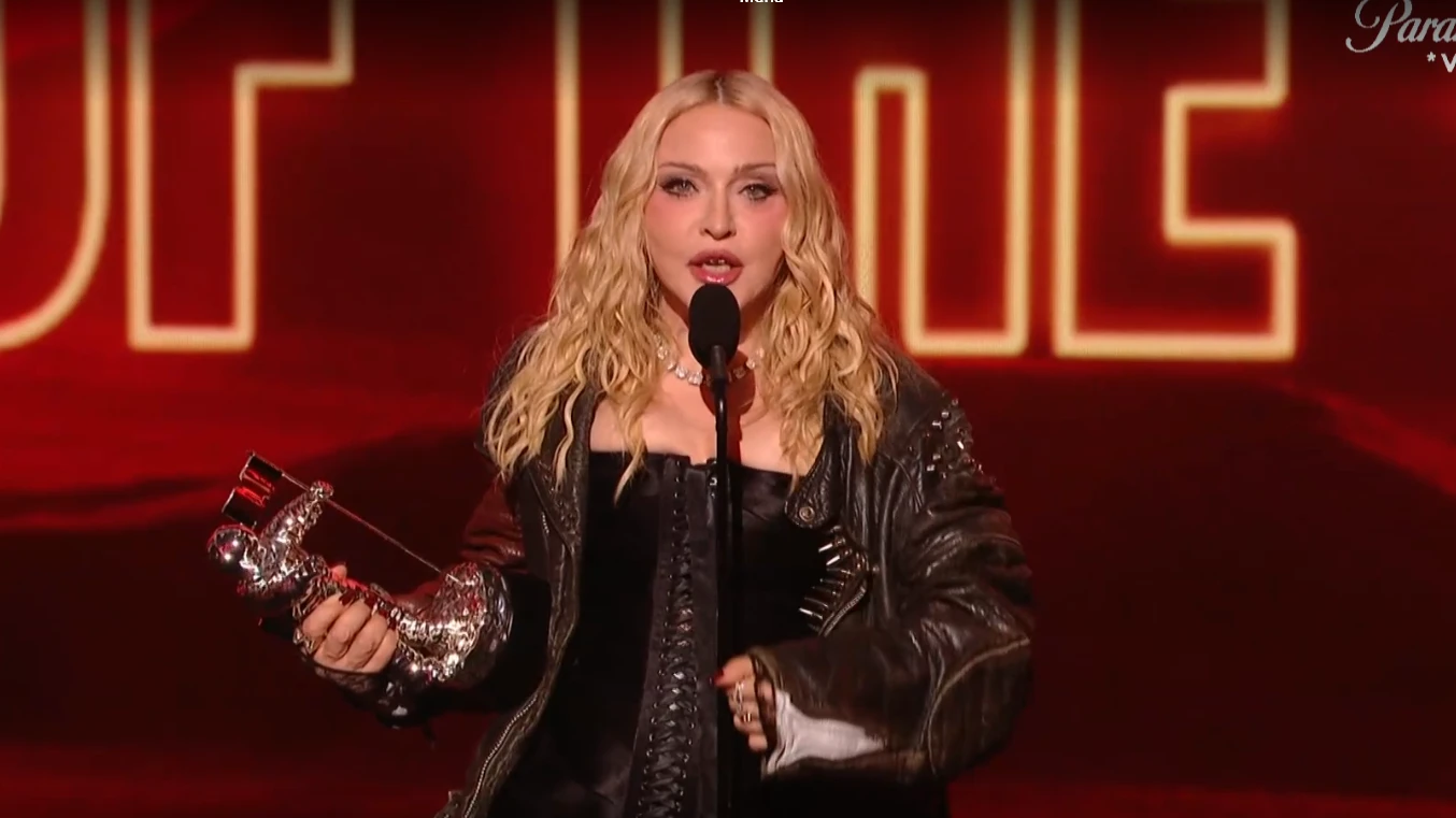 Madonna se torna a pessoa mais velha a ganhar.webp
