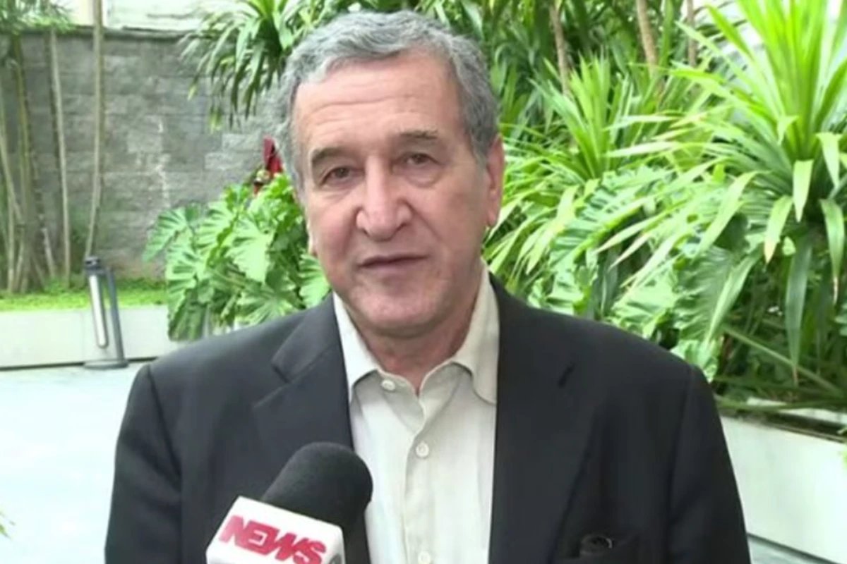 Medicos se despedem de Carlos Alberto Parreira e apos tres
