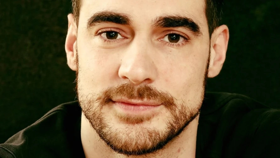 Nome de ator Arnaud Denis tem pico de buscas.webp
