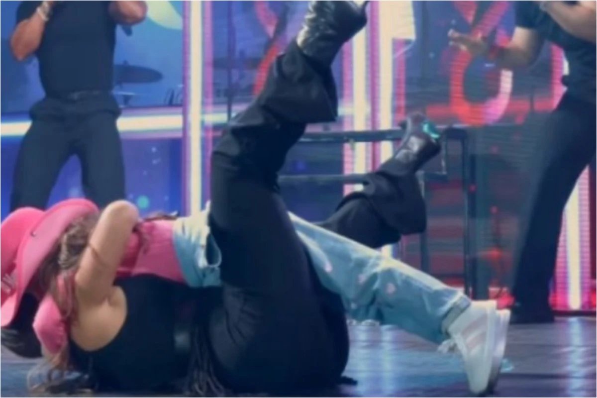 Video mostra Simone Mendes caindo no palco logo apos ser