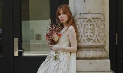 saiba por onde anda a cantora Carly Rae Jepsen.webp