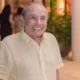 Aos 95 anos Stenio Garcia danca valsa em festa.webp