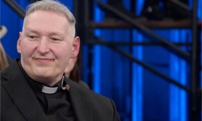 Padre Marcelo Rossi faz gesto ao votar e atitude esta