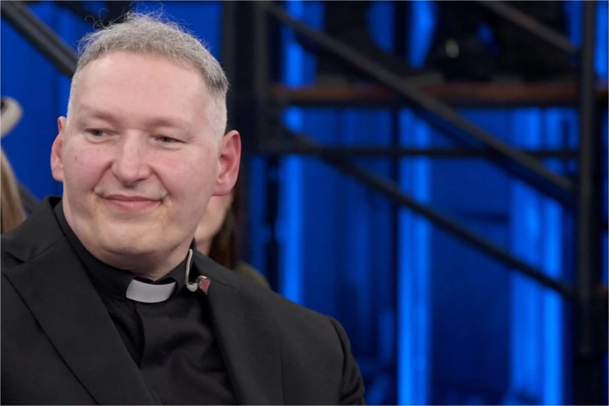 Padre Marcelo Rossi faz gesto ao votar e atitude esta